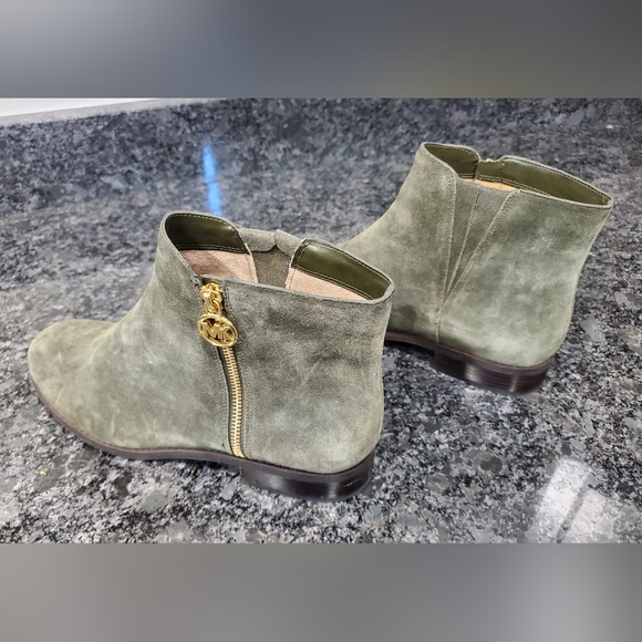 MICHAEL KORS Lainey Zip-Up Boots Padded Round Toe Logo Stretch Leather - Picture 6 of 13